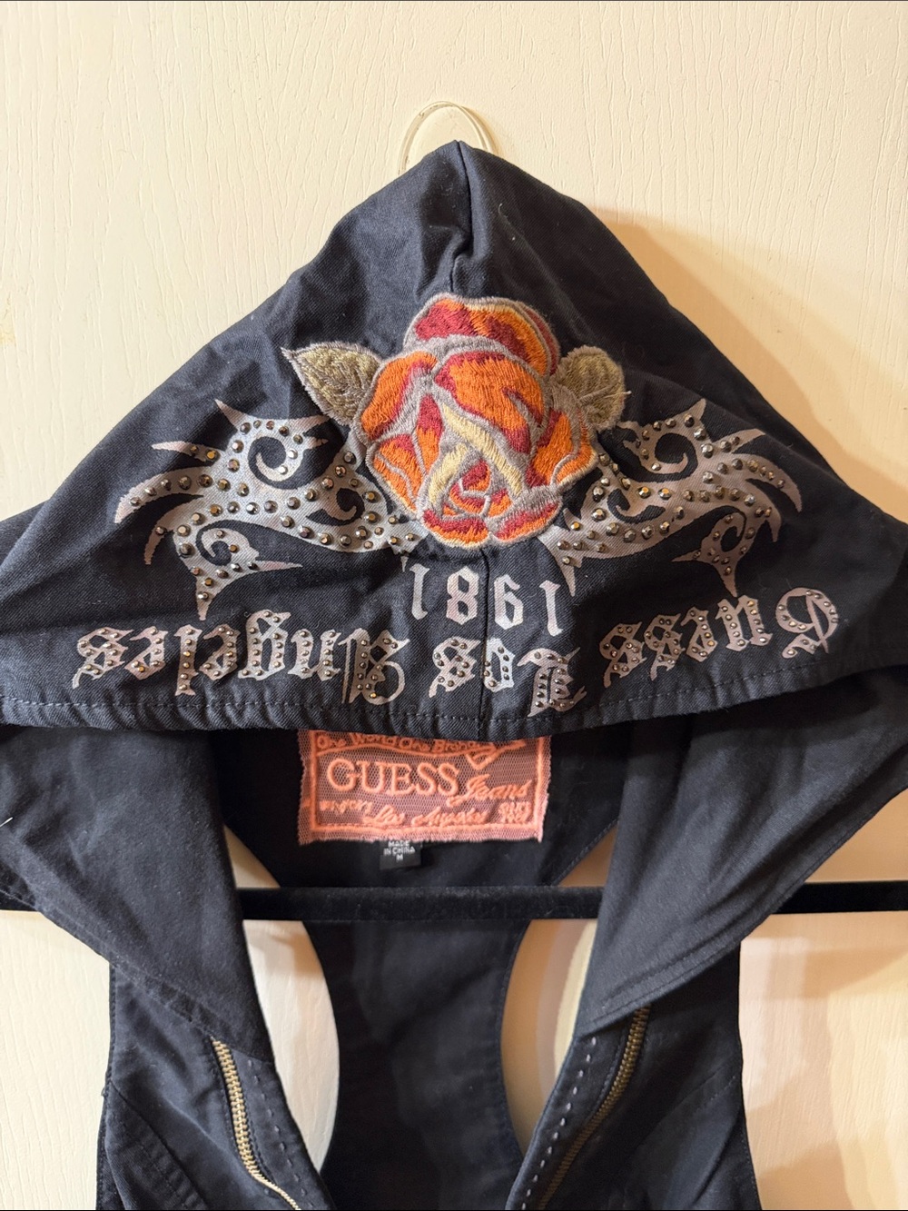 Vintage GUESS Jeans Y2K Hooded Vest Embroidered Rhinestone NWT Size M - Picture 2 of 9